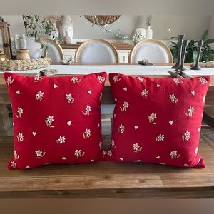 ❤️ Brand new pair of Threshold Valentines Throw Pillows ❤️